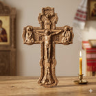 Cruce sculptata din lemn masiv de stejar, potrivita pentru preoti dar si enoriasi.