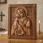 Icoană sculptată în lemn de stejar care o reprezintă pe Maica Domnului și Iisus Hristos.