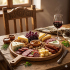 Platou de servire din lemn pentru brânzeturi și mezeluri, design rustic, ideal pentru evenimente sau cadou.
